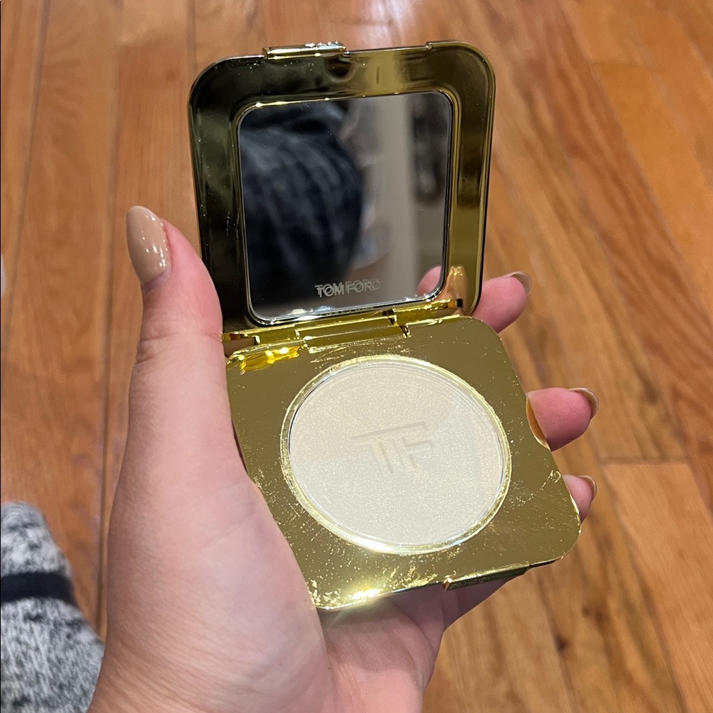 Tom Ford Beauty Radiant Perfecting Powder Highlighter in 01 Gilt Glow NWT no box